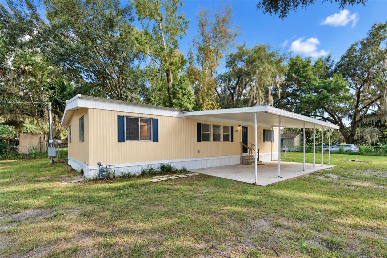 Photo 3 of 208 Navajo St, Satsuma, FL 32189