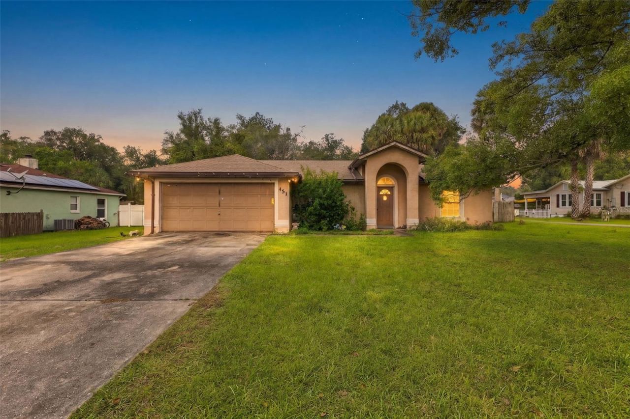 451 E French Ave, Orange City