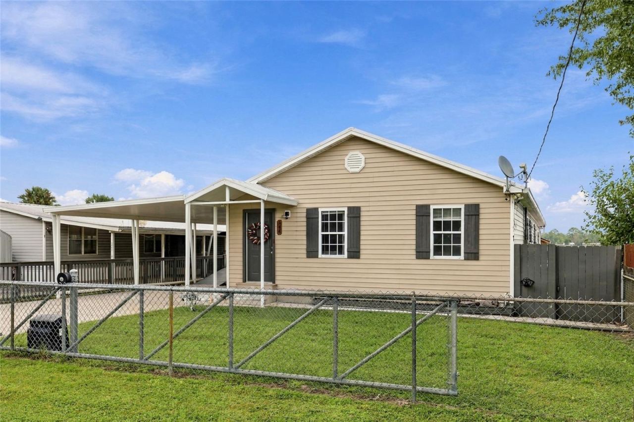 Photo 3 of 146 Dalton Ave, Interlachen, FL 32148