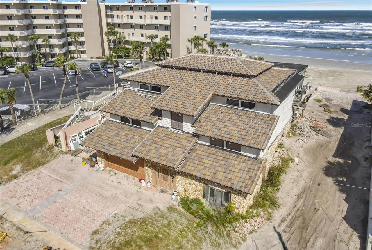 Photo 2 of 2505 Hill St, New Smyrna Beach, FL 32169