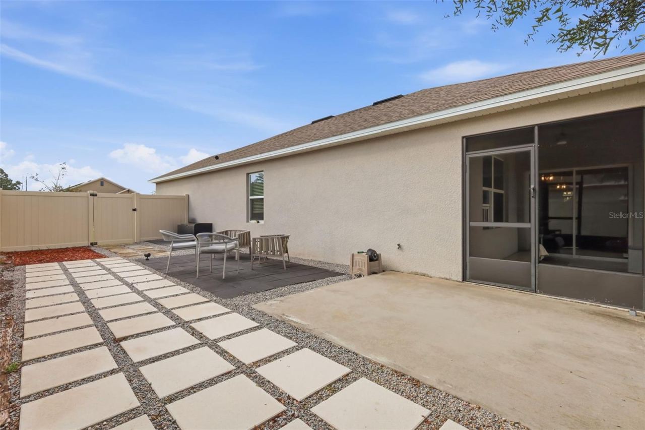 Photo 2 of 704 Red Hawk Ln, Deltona, FL 32725