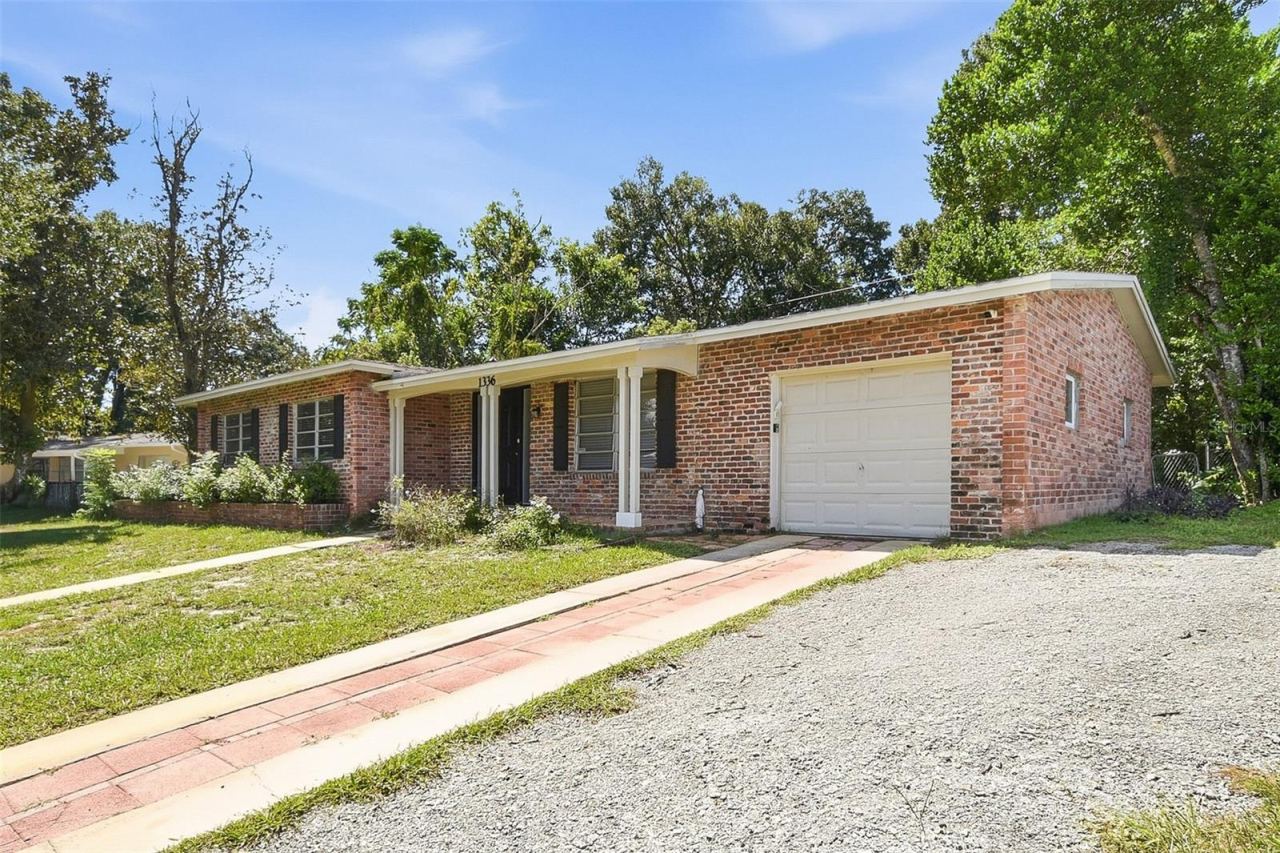 Photo 3 of 1336 W Hartley Cir, Deltona, FL 32725