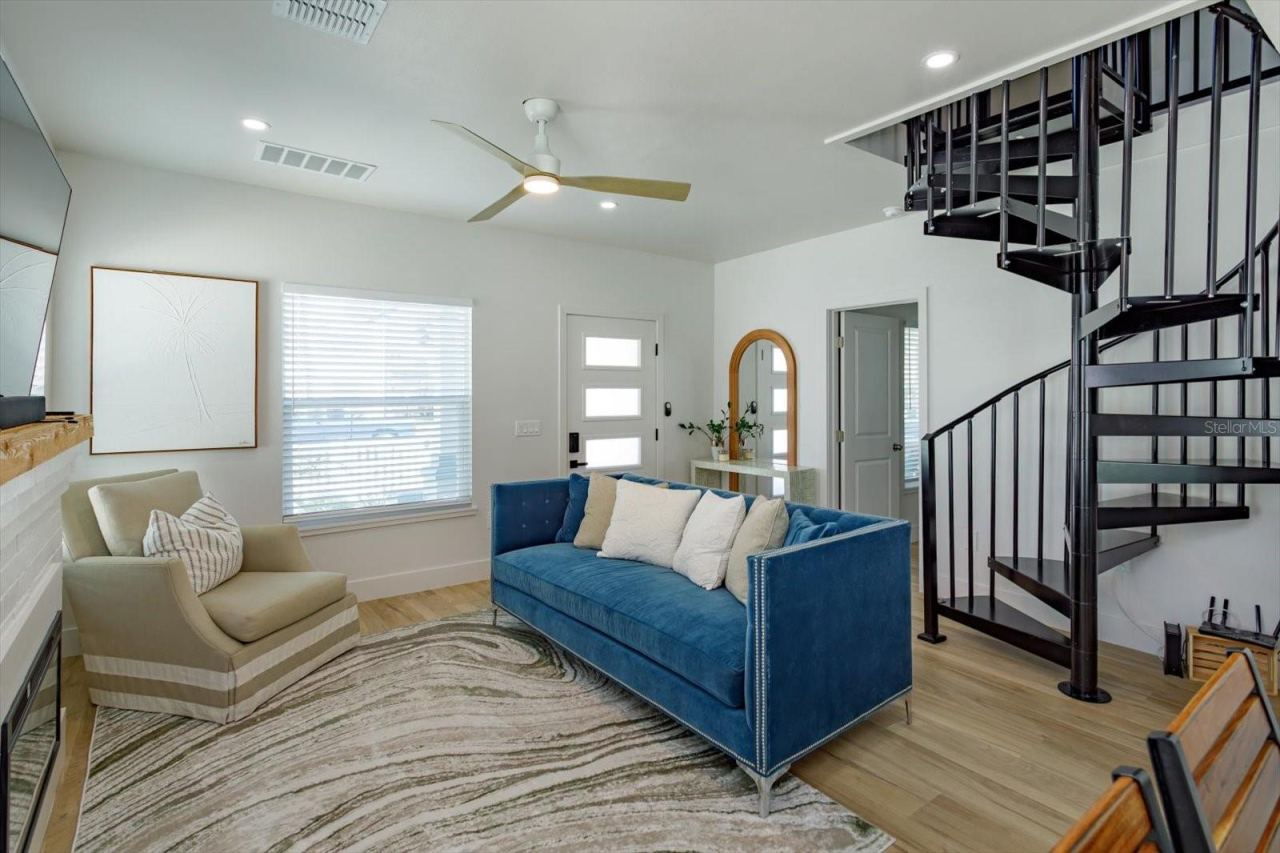 Photo 3 of 504 Vermont Ave, Daytona Beach, FL 32118