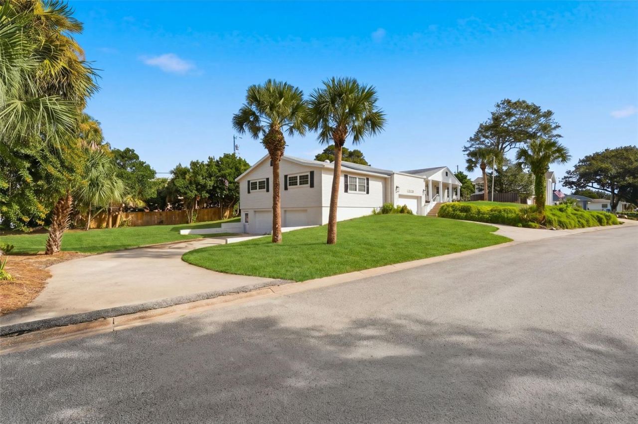 Photo 3 of 49 Kathy Dr, Ormond Beach, FL 32176