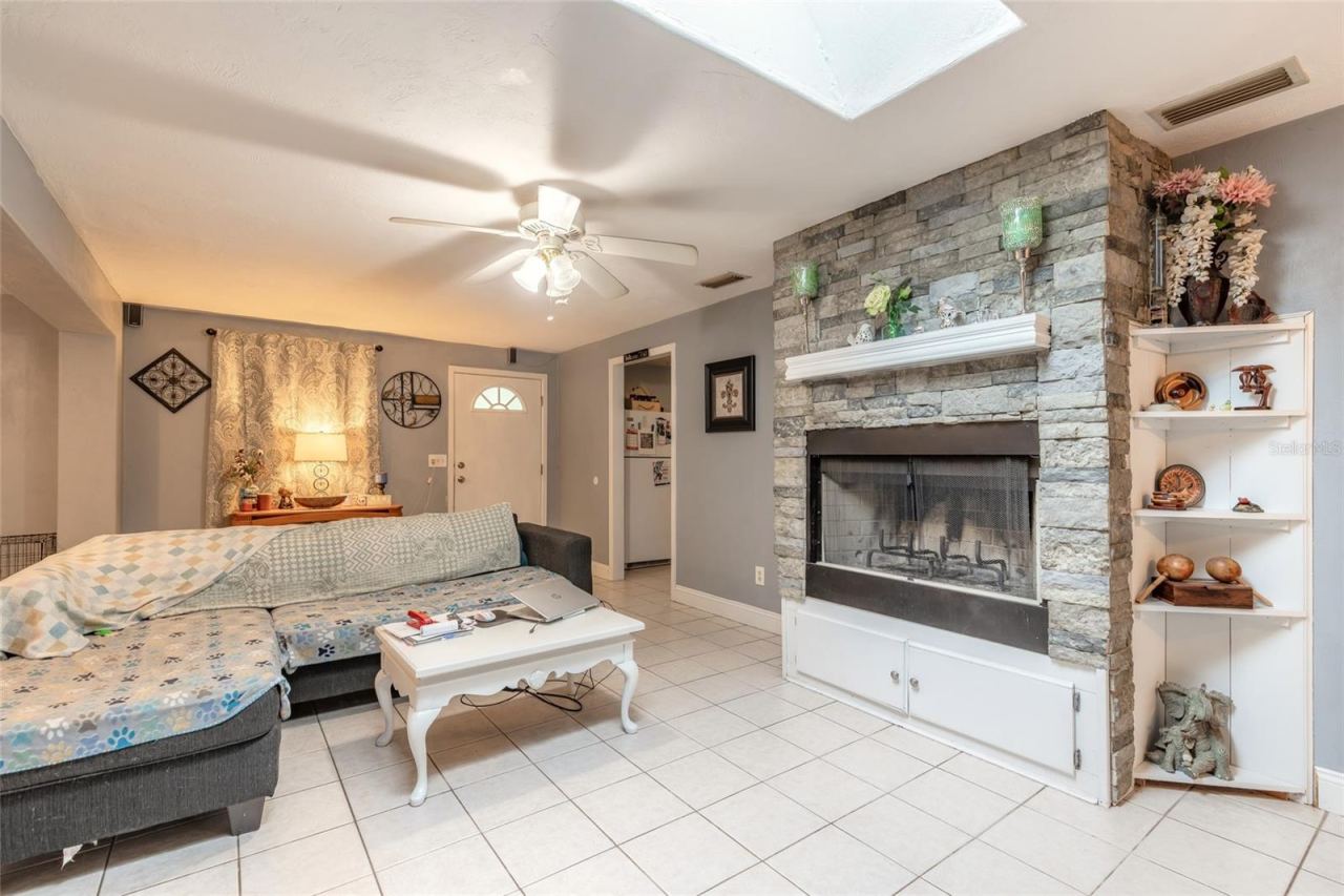Photo 2 of 1941 Forest Ave, Daytona Beach, FL 32119
