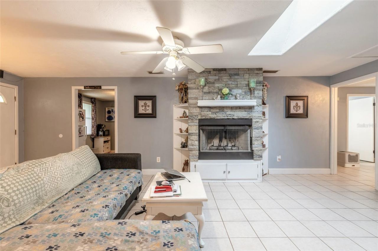 Photo 3 of 1941 Forest Ave, Daytona Beach, FL 32119